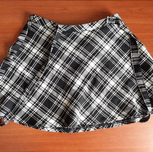 Tripp NYC Daang Goodman Plaid Skirt with Starps - Picture 3 of 5
